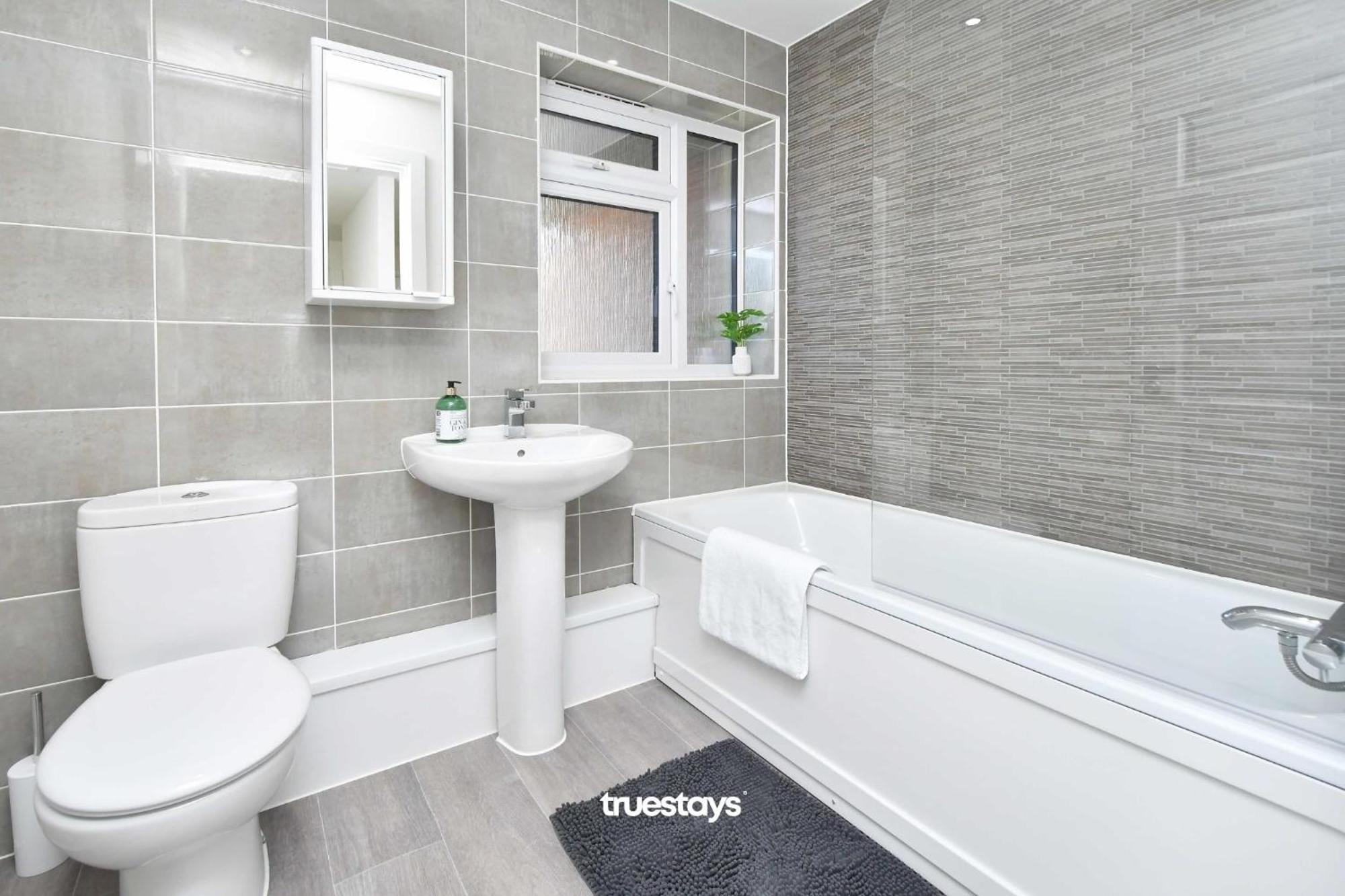 Regal House By True Stays - 3 Bedroom House In Stoke-On-Trent Extérieur photo
