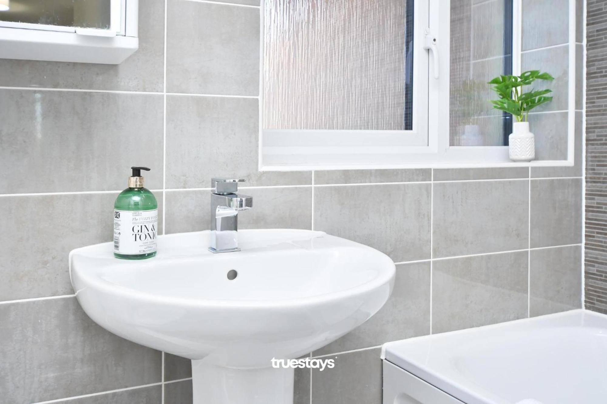 Regal House By True Stays - 3 Bedroom House In Stoke-On-Trent Extérieur photo