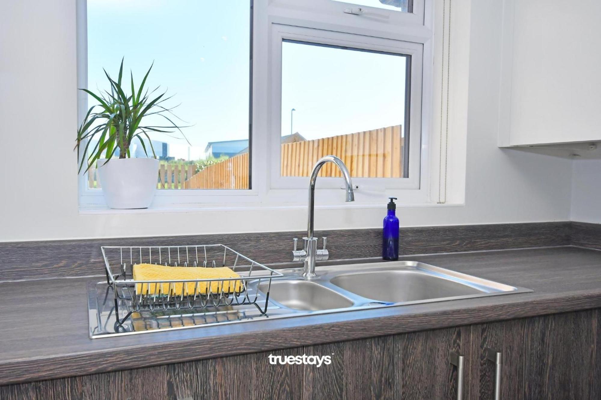 Regal House By True Stays - 3 Bedroom House In Stoke-On-Trent Extérieur photo