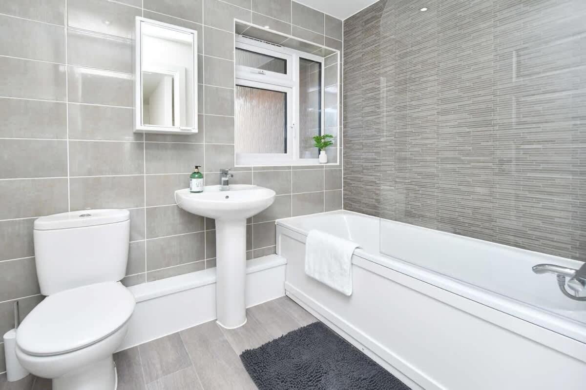 Regal House By True Stays - 3 Bedroom House In Stoke-On-Trent Extérieur photo