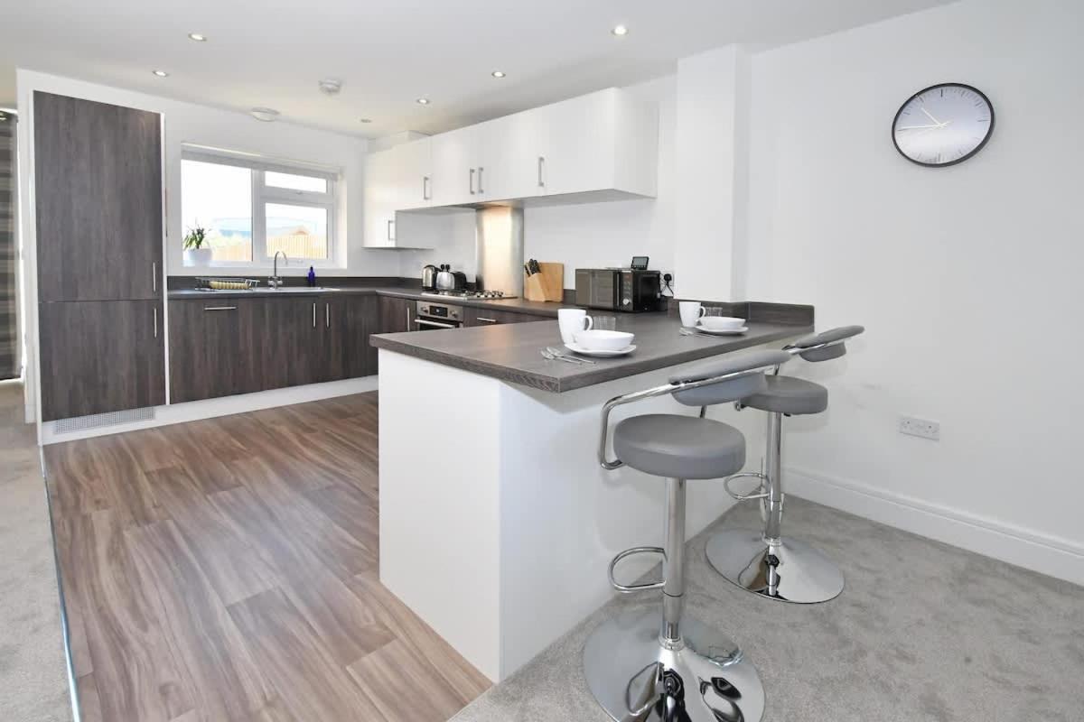 Regal House By True Stays - 3 Bedroom House In Stoke-On-Trent Extérieur photo